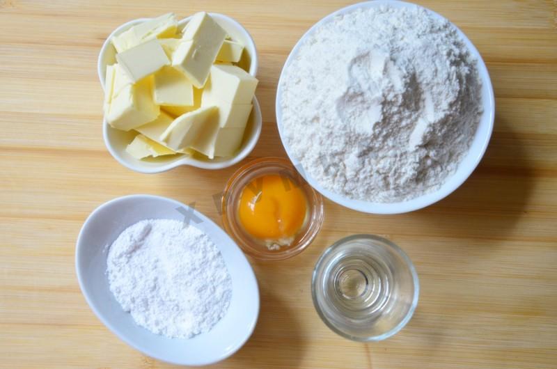 Шаг 1 приготовления Пирог песочная галета с персиками