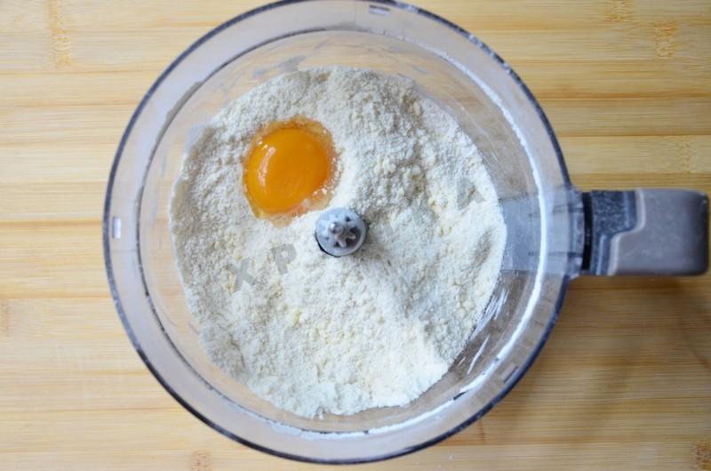 Шаг 3 приготовления Пирог песочная галета с персиками
