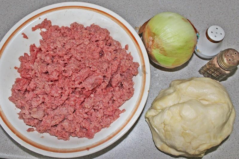 Шаг 1 приготовления Бюрек по-турецки с мясом