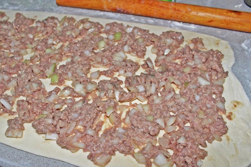 Шаг 5 приготовления Бюрек по-турецки с мясом
