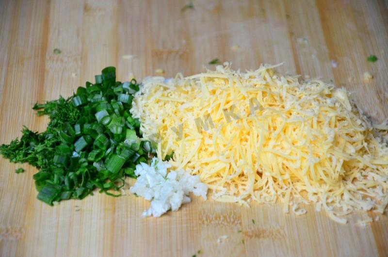 Шаг 3 приготовления Закусочный пирог с помидорами сыром и кабачками