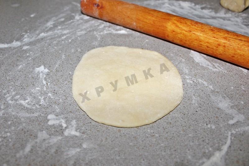 Шаг 6 приготовления Пирожки с мясом жареные на сковороде Посикунчики