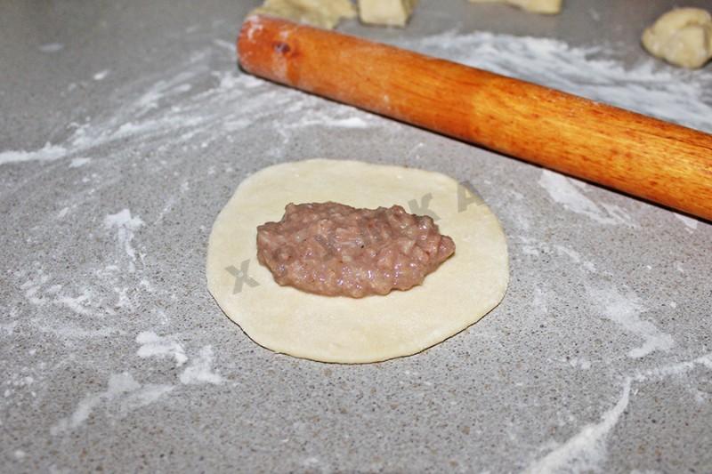 Шаг 7 приготовления Пирожки с мясом жареные на сковороде Посикунчики