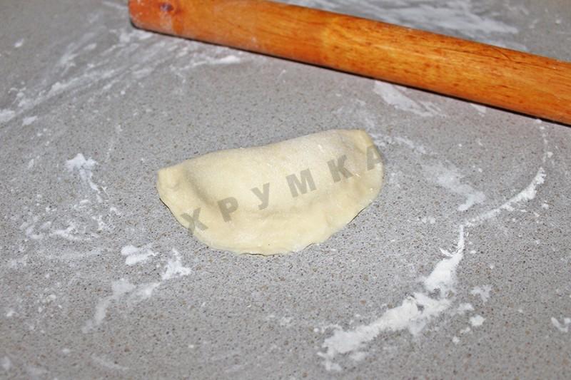 Шаг 8 приготовления Пирожки с мясом жареные на сковороде Посикунчики