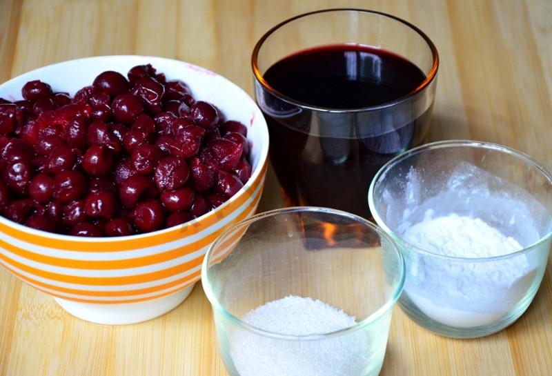 Шаг 9 приготовления Песочный пирог с итальянской меренгой и вишнями