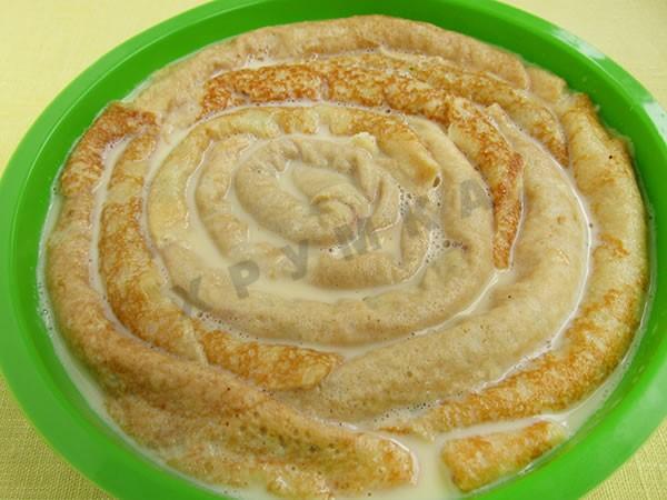 Шаг 14 приготовления Блинный пирог из блинов с курицей