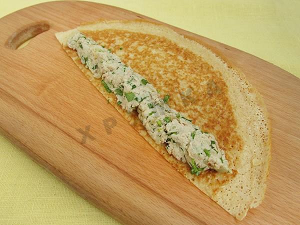 Шаг 8 приготовления Блинный пирог из блинов с курицей