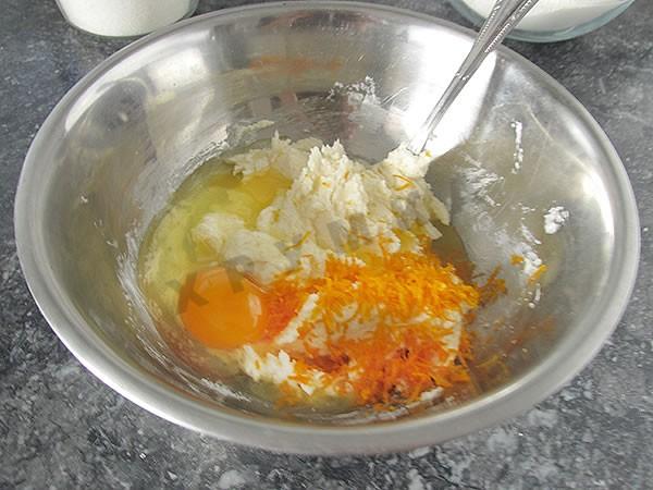 Шаг 5 приготовления Сахарное печенье с лимоном и апельсином