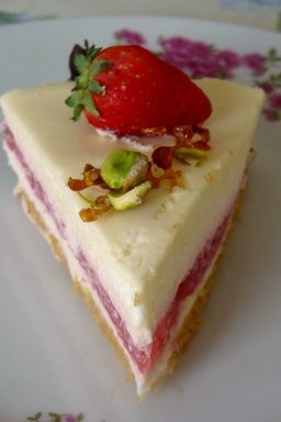 Шаг 12 приготовления Торт - Мусс из белого шоколада с клубничной прослойкой
