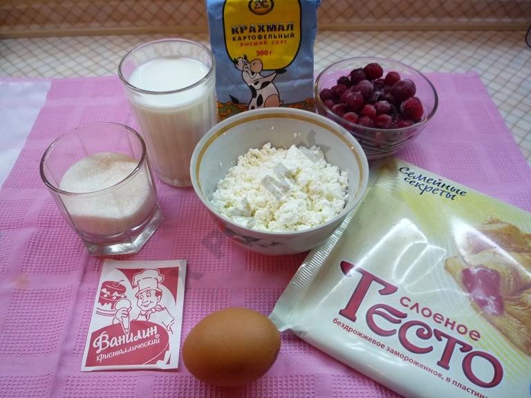 Шаг 1 приготовления Штрудель с творожной начинкой из слоеного теста