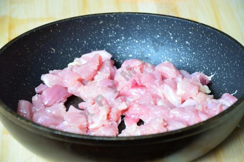 Шаг 3 приготовления Мясной пирог в горшочке