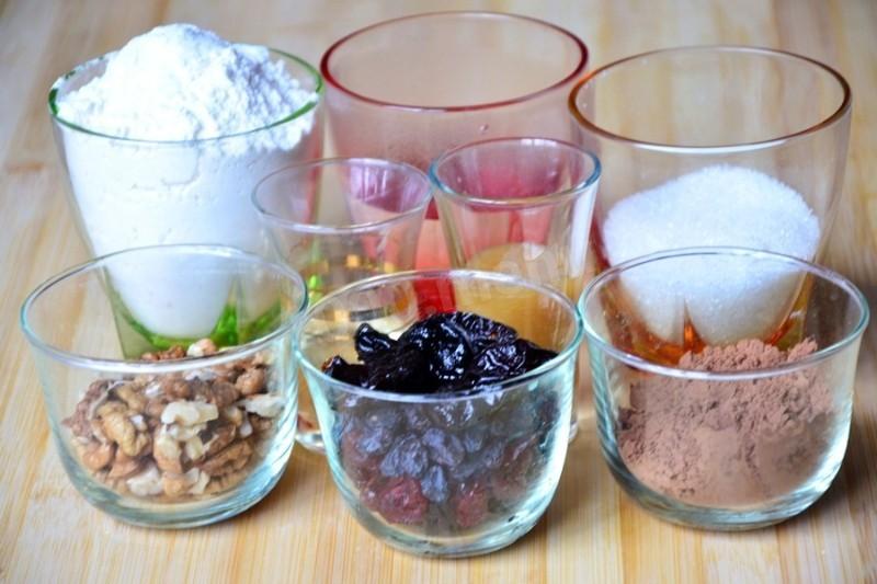 Шаг 1 приготовления Шоколадный пирог с сухофруктами и орехами постный Новогодний
