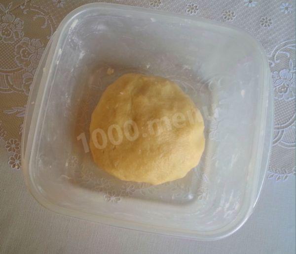 Шаг 3 приготовления Пирог с финиками Лакомка тертый