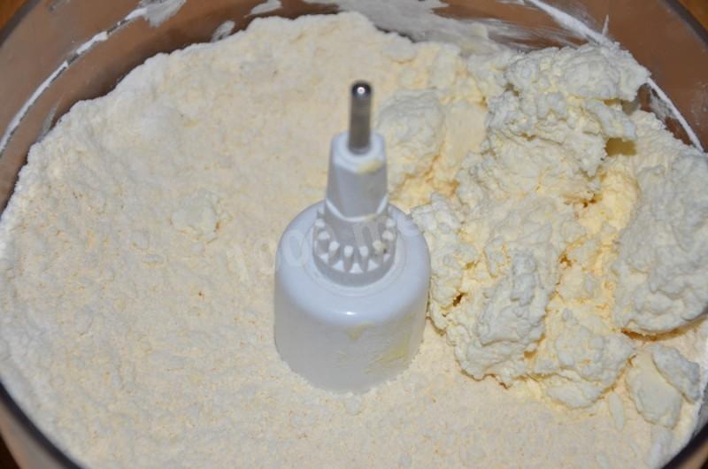Шаг 3 приготовления Творожные рогалики с ореховой начинкой