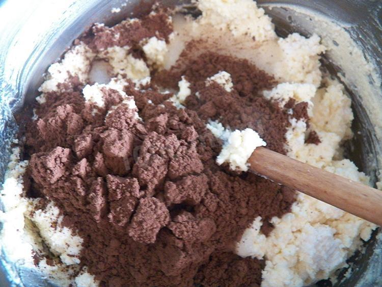 Шаг 18 приготовления Торт из блинов с кремом из творога и какао