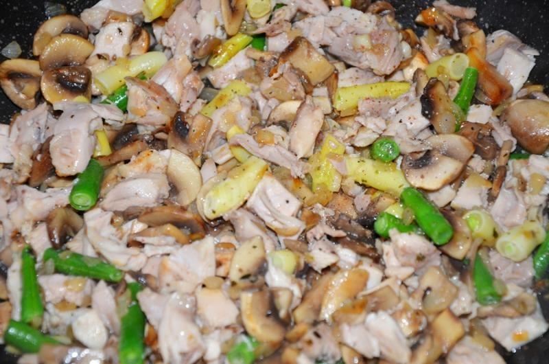 Шаг 5 приготовления Маленькие мини-пироги с мясом и грибами
