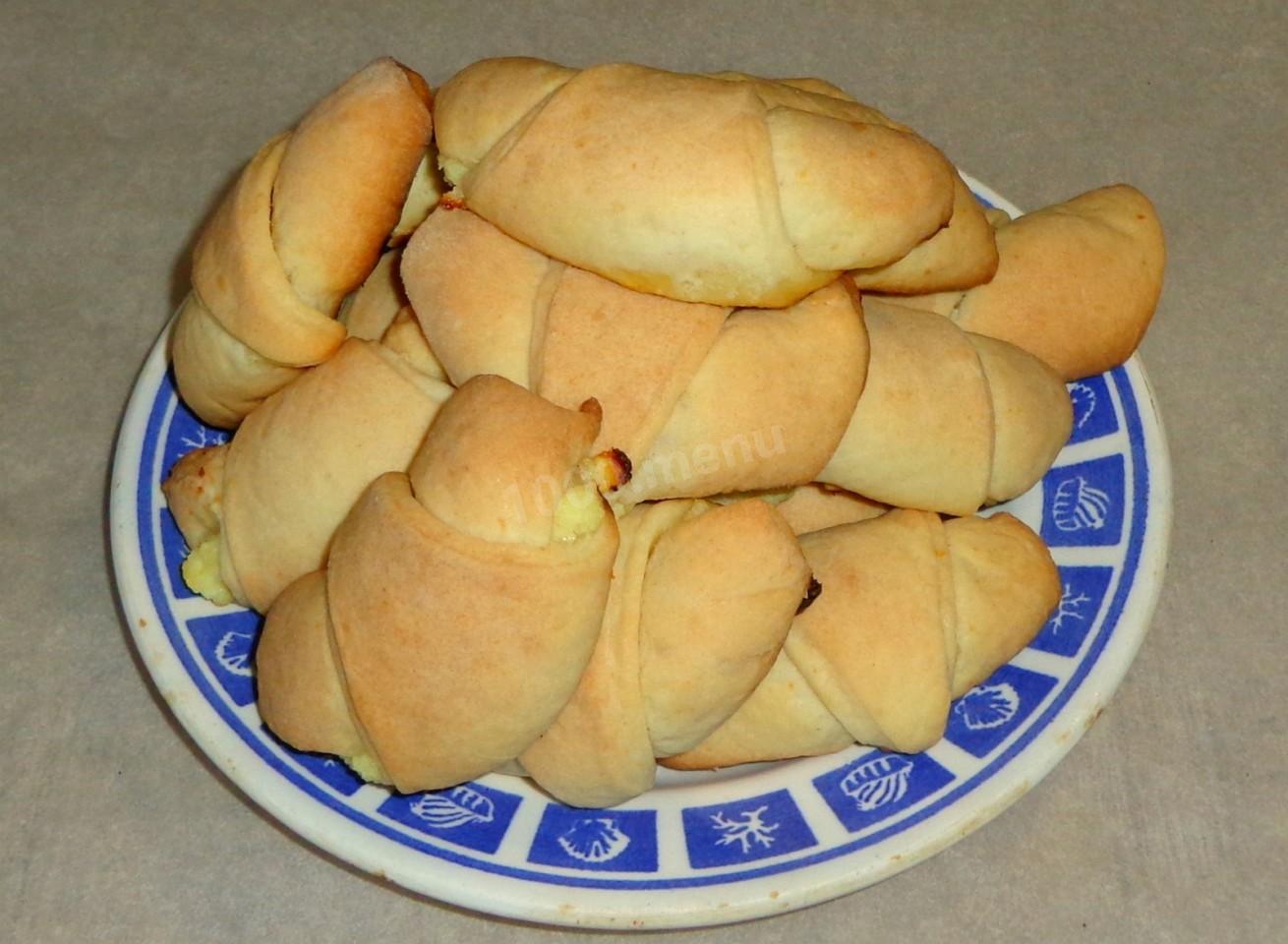 Шаг 10 приготовления Вкусные творожные рогалики с медом