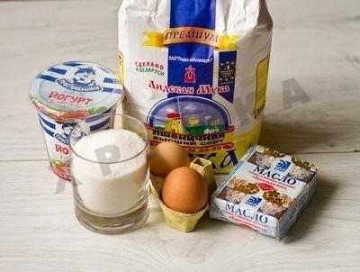 Шаг 1 приготовления Маффины на клубничном йогурте