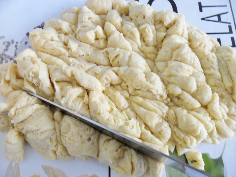 Шаг 11 приготовления Рогалики с вишней