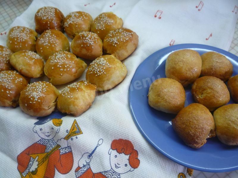 Шаг 11 приготовления Булочки Малышки с начинкой из капусты и грибов в духовке