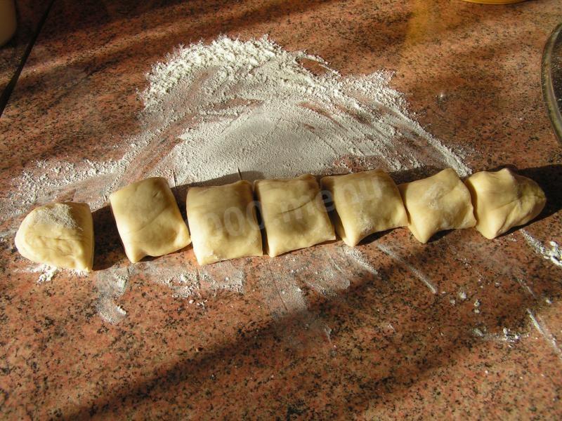 Шаг 4 приготовления Булочки в мультиварке с вареньем к чаю