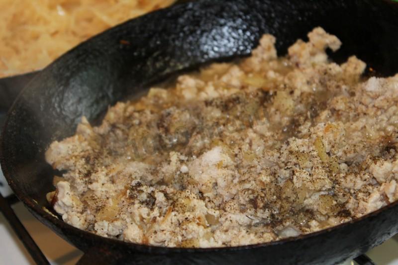 Шаг 18 приготовления Пирог с капустой и мясным фаршем дрожжевой