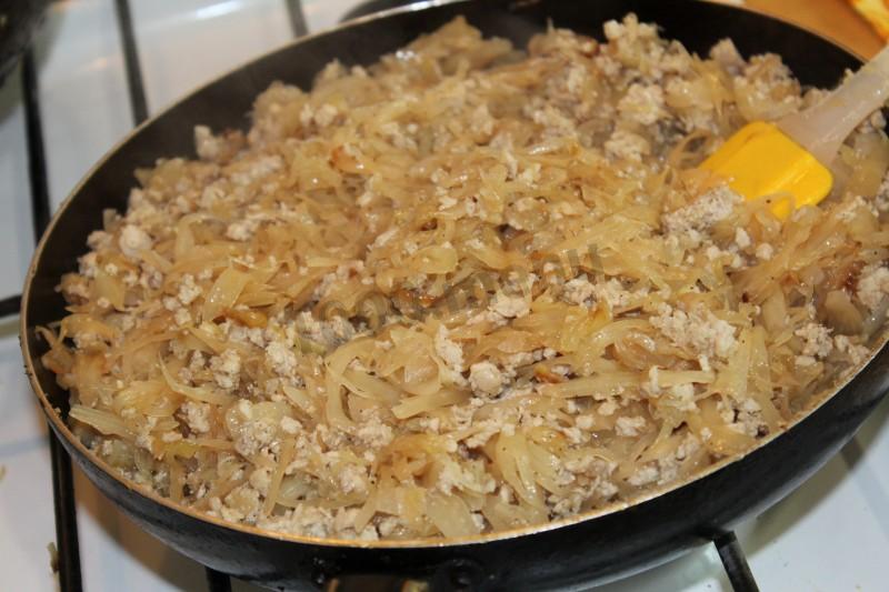 Шаг 21 приготовления Пирог с капустой и мясным фаршем дрожжевой