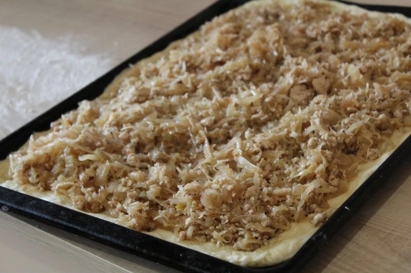Шаг 24 приготовления Пирог с капустой и мясным фаршем дрожжевой