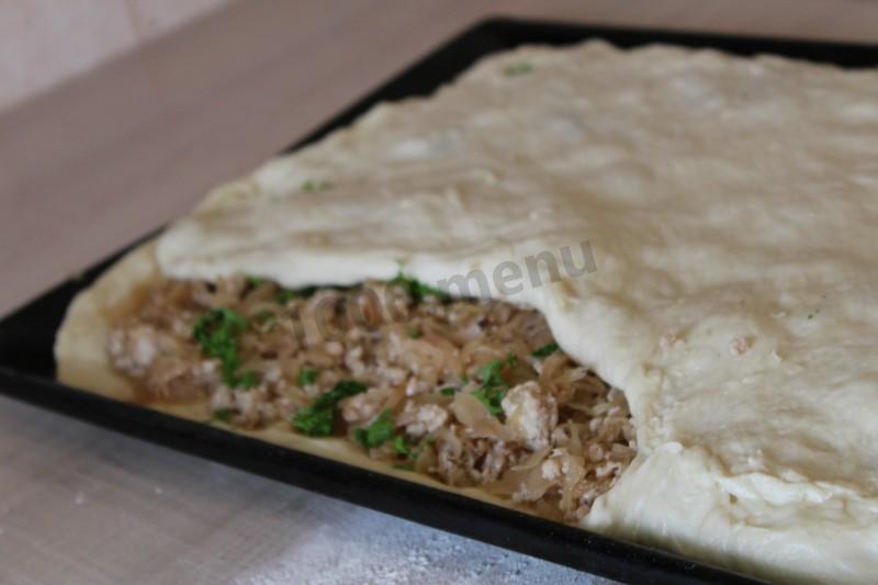 Шаг 25 приготовления Пирог с капустой и мясным фаршем дрожжевой