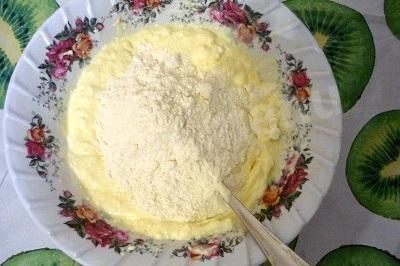 Шаг 7 приготовления Пышные сырники из творога