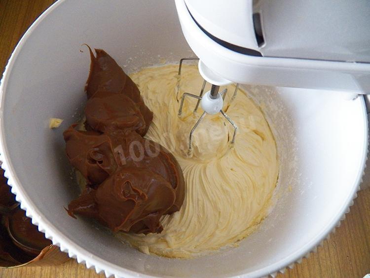 Шаг 10 приготовления Торт Ленинградский с вареной сгущенкой