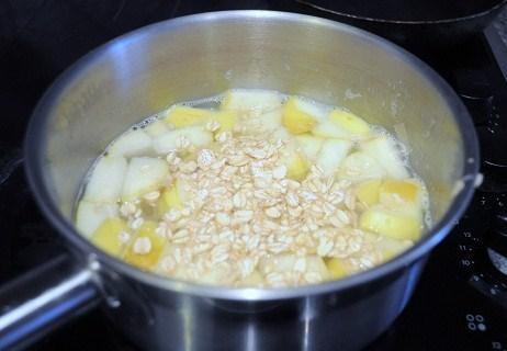 Шаг 8 приготовления Яблочный крамбль с геркулесом