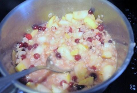 Шаг 9 приготовления Яблочный крамбль с геркулесом