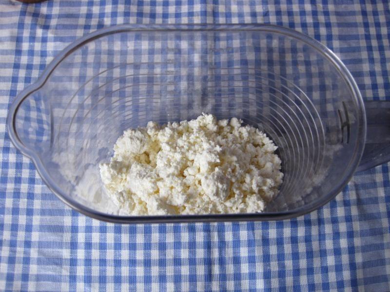 Шаг 2 приготовления Диетические сырники с йогуртово-лимонным соусом