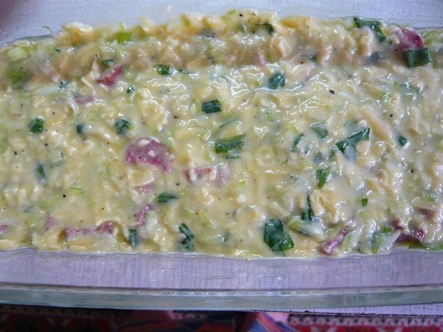 Шаг 7 приготовления Кабачковый пирог с колбасой и кабачками