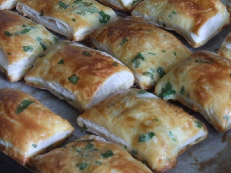 Шаг 7 приготовления Слойки бульонные с сыром