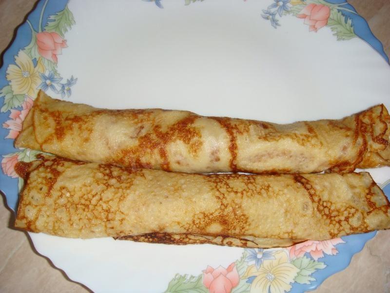 Шаг 5 приготовления Яблочные блины с изюмом