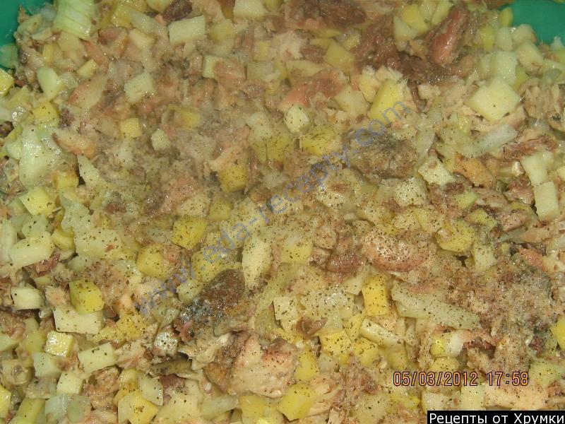 Шаг 4 приготовления Бабушкин рыбный пирог из слоеного теста с картошкой
