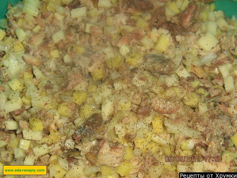 Шаг 7 приготовления Бабушкин рыбный пирог из слоеного теста с картошкой