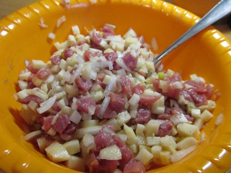 Шаг 13 приготовления Пирог с мясом и картошкой в мультиварке
