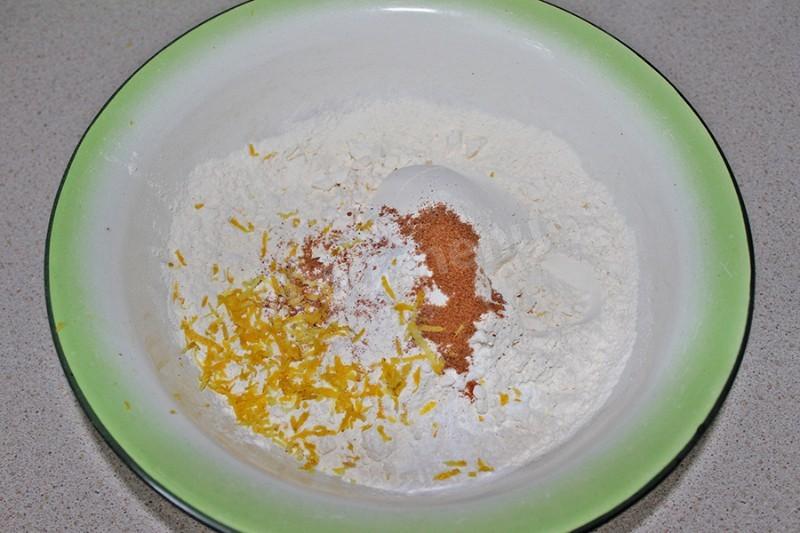 Шаг 3 приготовления Чайный кекс с изюмом