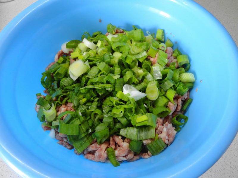 Шаг 2 приготовления Пирог из слоеного теста в мультиварке с мясным фаршем