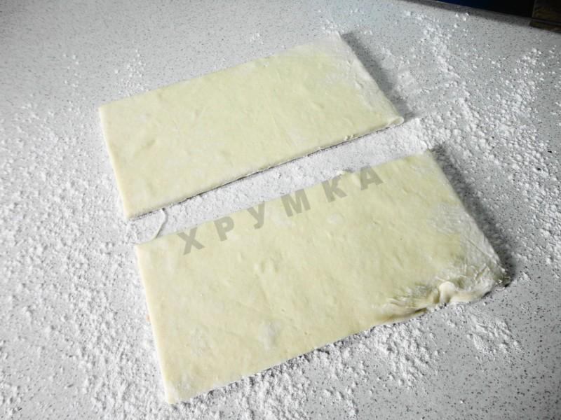 Шаг 4 приготовления Пирог из слоеного теста в мультиварке с мясным фаршем