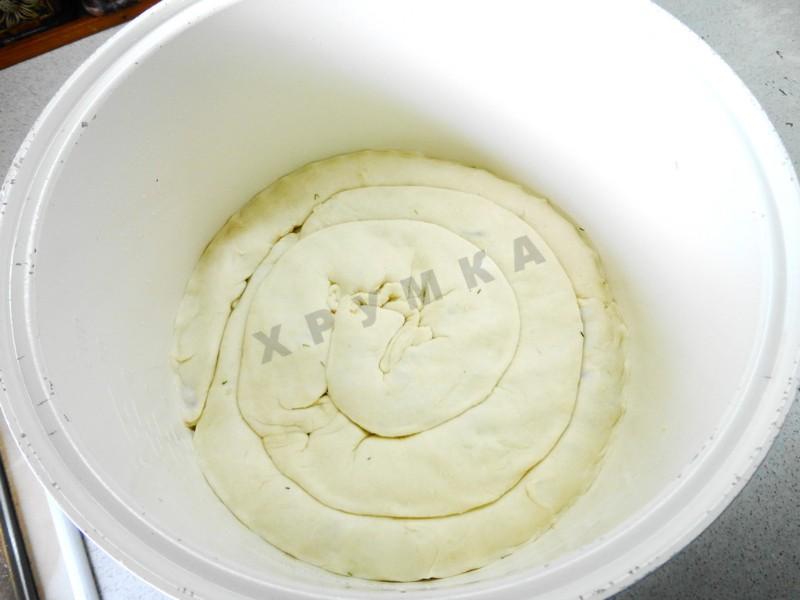 Шаг 7 приготовления Пирог из слоеного теста в мультиварке с мясным фаршем