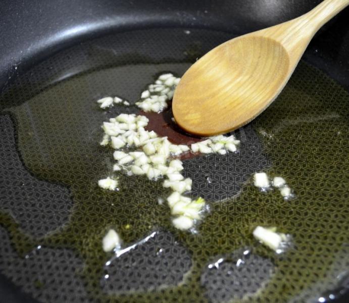 Шаг 2 приготовления Мясная Кесадия с чесноком и чили