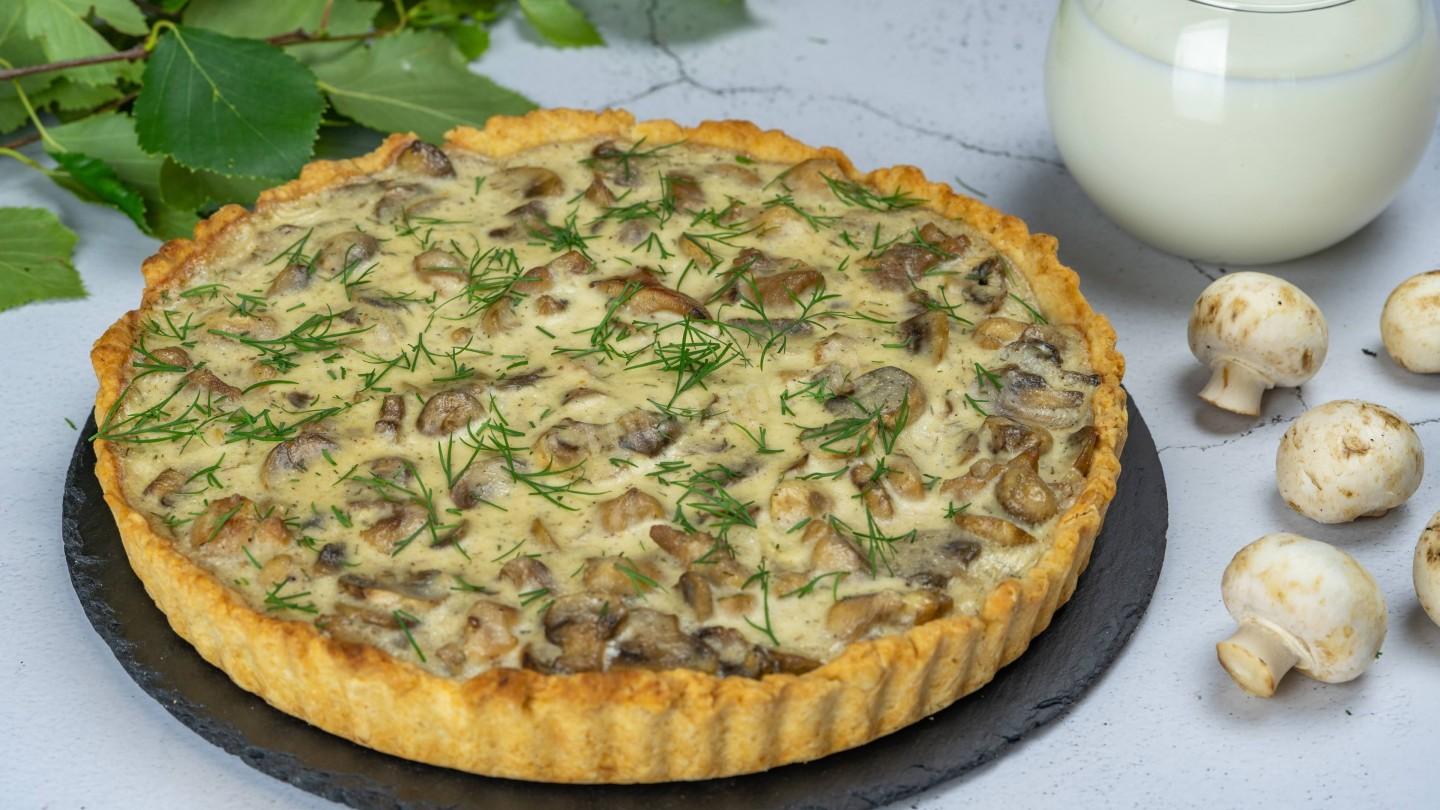 Обложка рецепта Лоранский пирог с грибами и курицей в духовке