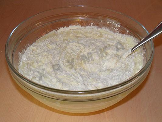 Шаг 5 приготовления Кекс с изюмом в мультиварке