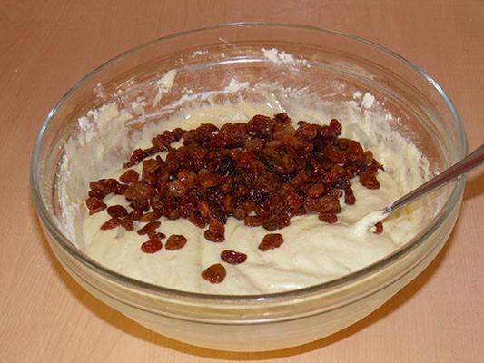 Шаг 8 приготовления Кекс с изюмом в мультиварке