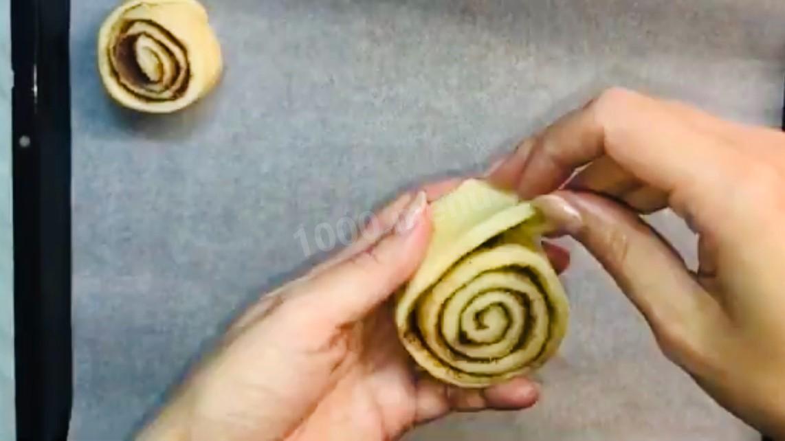 Шаг 17 приготовления Булочки вертушки с корицей на дрожжах
