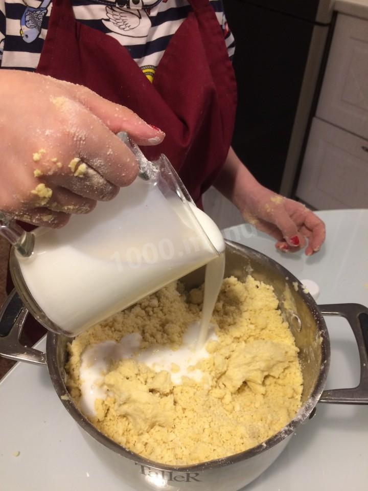 Шаг 4 приготовления Куринный пирог с картошкой и майонезом